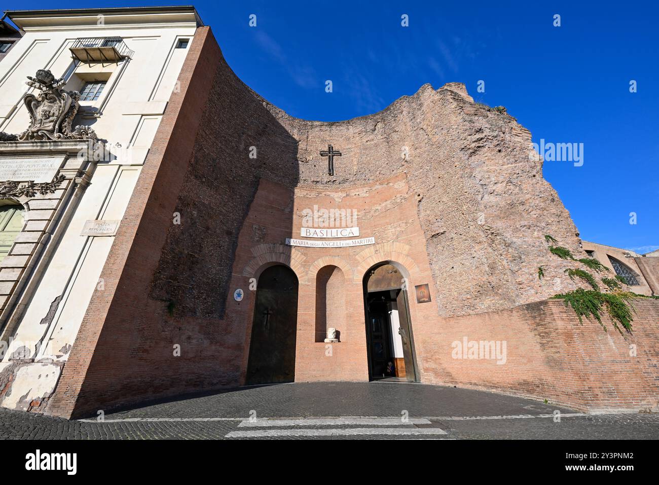 Basilica di Santa Maria degli Angeli e dei Martiri incisa come Basilica di Santa Maria degli Angeli e dei Martiri su Piazza della Repubblica Foto Stock