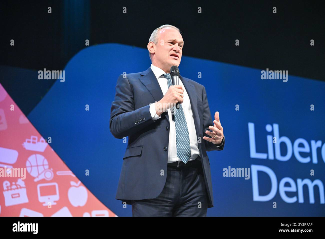 Brighton & Hove, Regno Unito. 14 settembre 2024. Leader dei liberaldemocratici, RT. Sir ed Davey, deputato, interviene alla conferenza il giorno di apertura della conferenza autunnale dei Liberal Democrat al Brighton Centre, Brighton & Hove, East Sussex, Regno Unito. Crediti: LFP/Alamy Live News Foto Stock