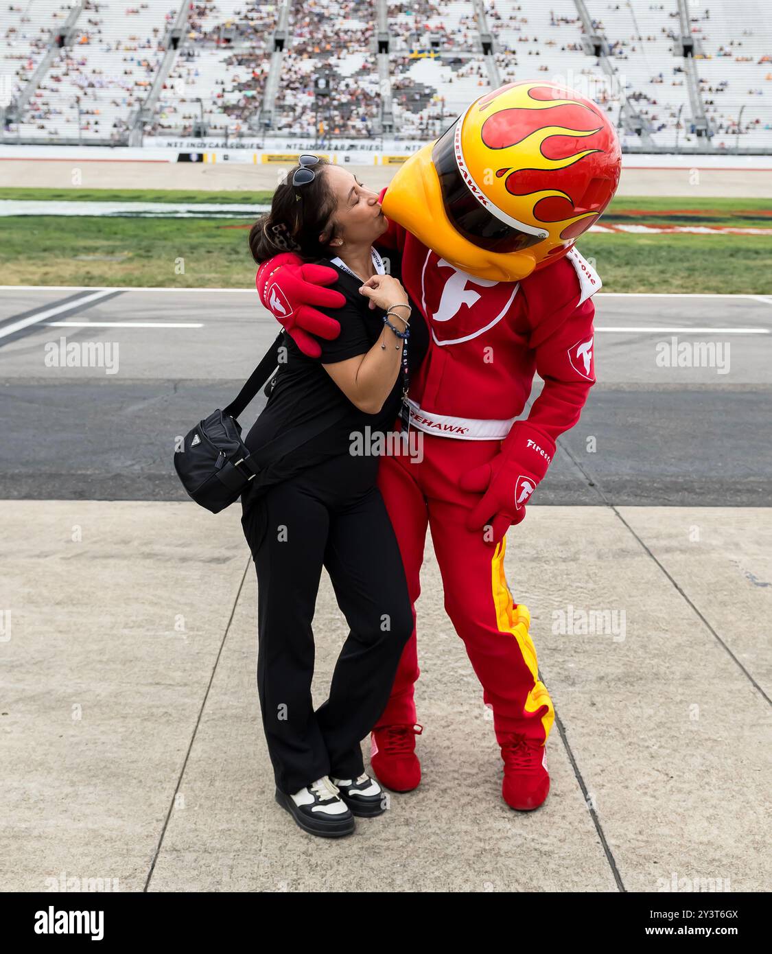 Libano, Tn, Stati Uniti. 14 settembre 2024. I fan guardano i loro piloti preferiti gareggiare al Nashville Superspeedway, nel Big Machine Music City Grand Prix presentato da Gainbridge. Un evento esilarante che mette in mostra azione e abilità ad alta velocità nel cuore di Lebanon, Tennessee. (Credit Image: © Walter G. Arce Sr./ASP via ZUMA Press Wire) SOLO PER USO EDITORIALE! Non per USO commerciale! Foto Stock