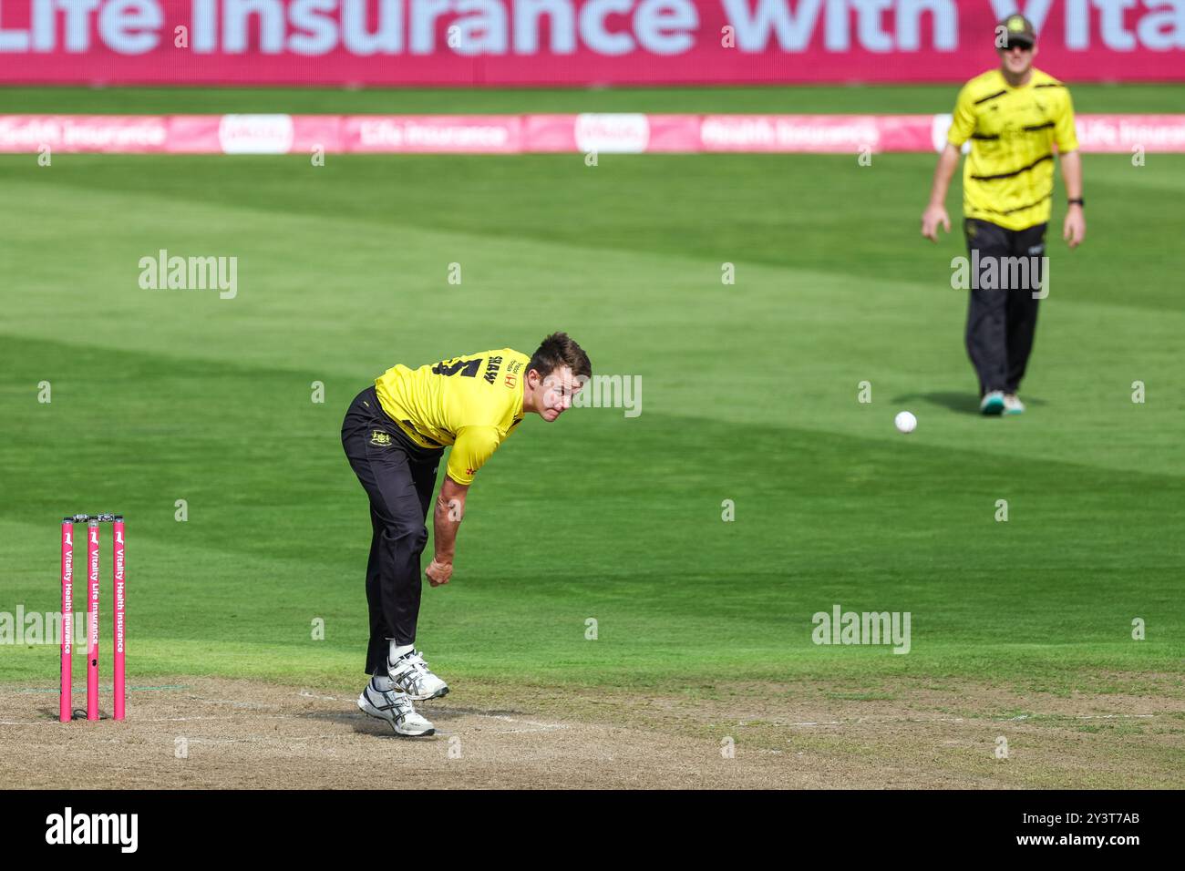 #5, Josh Shaw del Gloucestershire in azione bowling durante la semifinale tra il Gloucestershire CCC e il Sussex CCC al Vitality Blast Finals Day all'Edgbaston Cricket Ground di Birmingham, sabato 14 settembre 2024. (Foto: Stuart Leggett | mi News) crediti: MI News & Sport /Alamy Live News Foto Stock