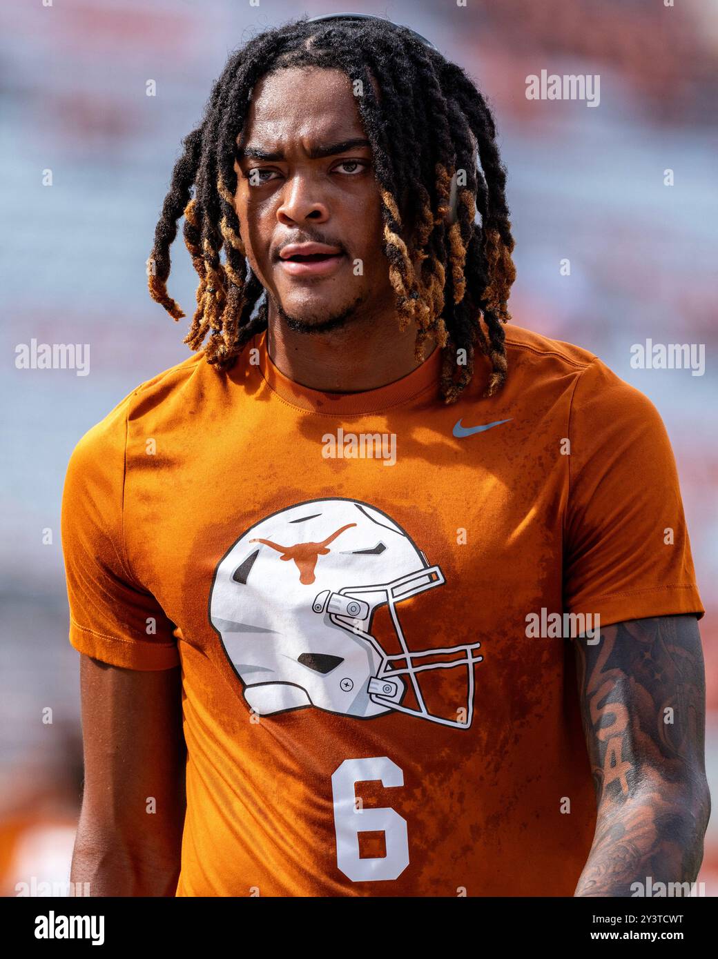 14 settembre 2024. Kobe Black #6 dei Texas Longhorns in azione contro gli UTSA Roadrunners al DKR-Memorial Stadium. Foto Stock