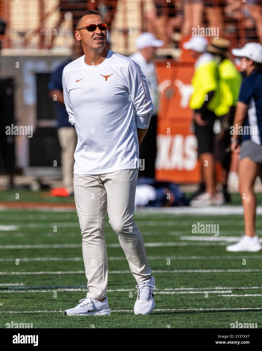 31 agosto 2024. Allenatore Steve Sarkisian dei Texas Longhorns prima della partita contro gli UTSA Roadrunners al DKR-Memorial Stadium. Foto Stock