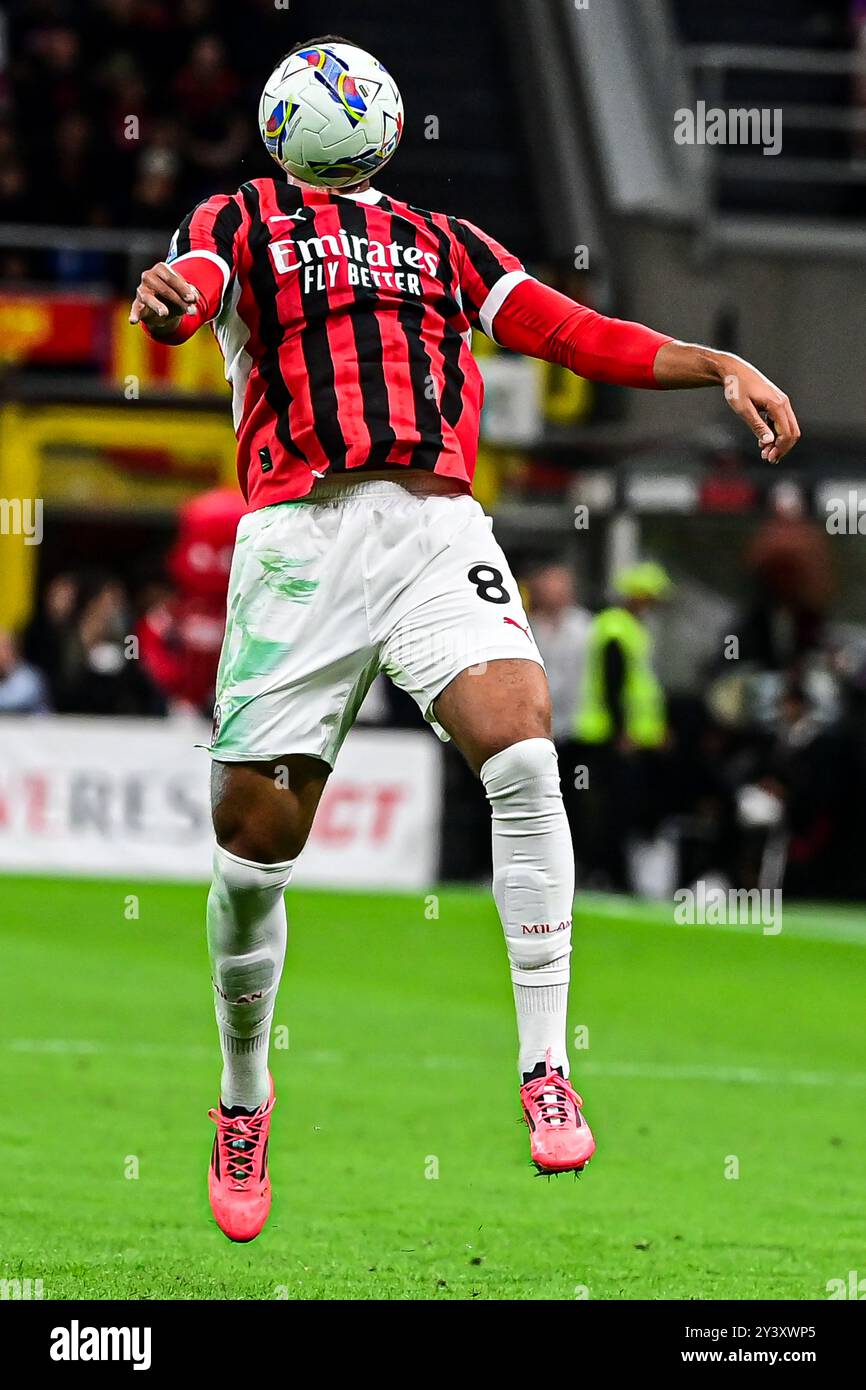 Il centrocampista inglese dell'AC Milan #08 Ruben Loftus-Cheek dirige il pallone durante la partita di calcio di serie A tra l'AC Milan e il Venezia allo stadio San Siro di Milano, Italia il 14 settembre 2024 Credit: Piero Cruciatti/Alamy Live News Foto Stock