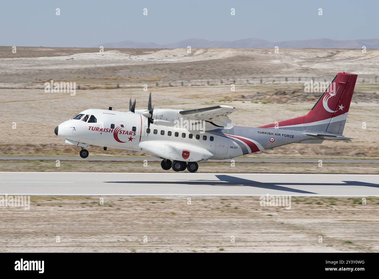 ESKISEHIR, TURKIYE - 16 SETTEMBRE 2023: Turkish Air Force CASA CN-235M-100 (C-117) esposto al Sivrihisar SHG Airshow Foto Stock