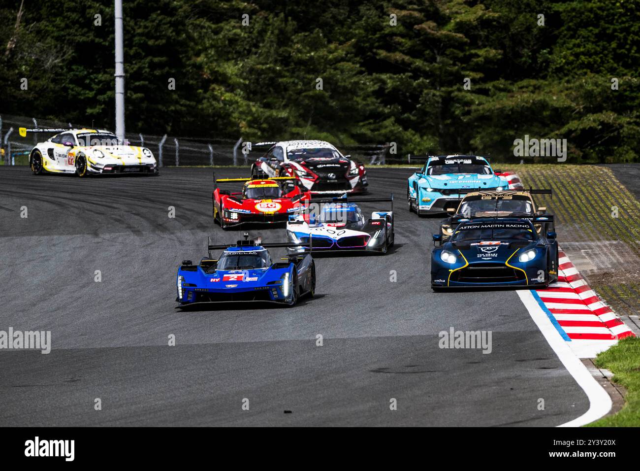 02 BAMBER Earl (nzl), LYNN Alex (gbr), Cadillac Racing #02, Hypercar, 27 JAMES Ian (usa), MANCINELLI Daniel (ita), RIBERAS Alex (spa), Heart of Racing Team, Aston Martin Vantage GT3 #, LM GT3, 15 VANTHOOR Dries (bel), MARCIELLO Raffaele (swi), WASTON Martin Vantage GT3 #27, BMW M team GT3 #50 (Ger), Ferrari M Team, Ferrari Ferrari, Ferrari Ferrari Ferrari, Ferrari Ferrari Ferrari, 499 #50 (IOCO MOLITTINA, Ferrari, V8 (GLC) Hypercar, 77 BARKER Ben (gbr), HARDWICK Ryan (usa), ROBICHON Zacharie (CAN), Proton Competition, Ford Mustang GT3 #77, LM GT3, azione durante la 6 ore di Fuji 2024, 7° round del Foto Stock