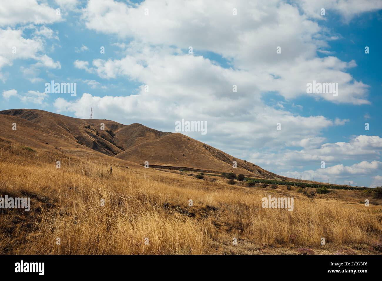 Bella dal viaggio delle montagne e del cielo blu Foto Stock