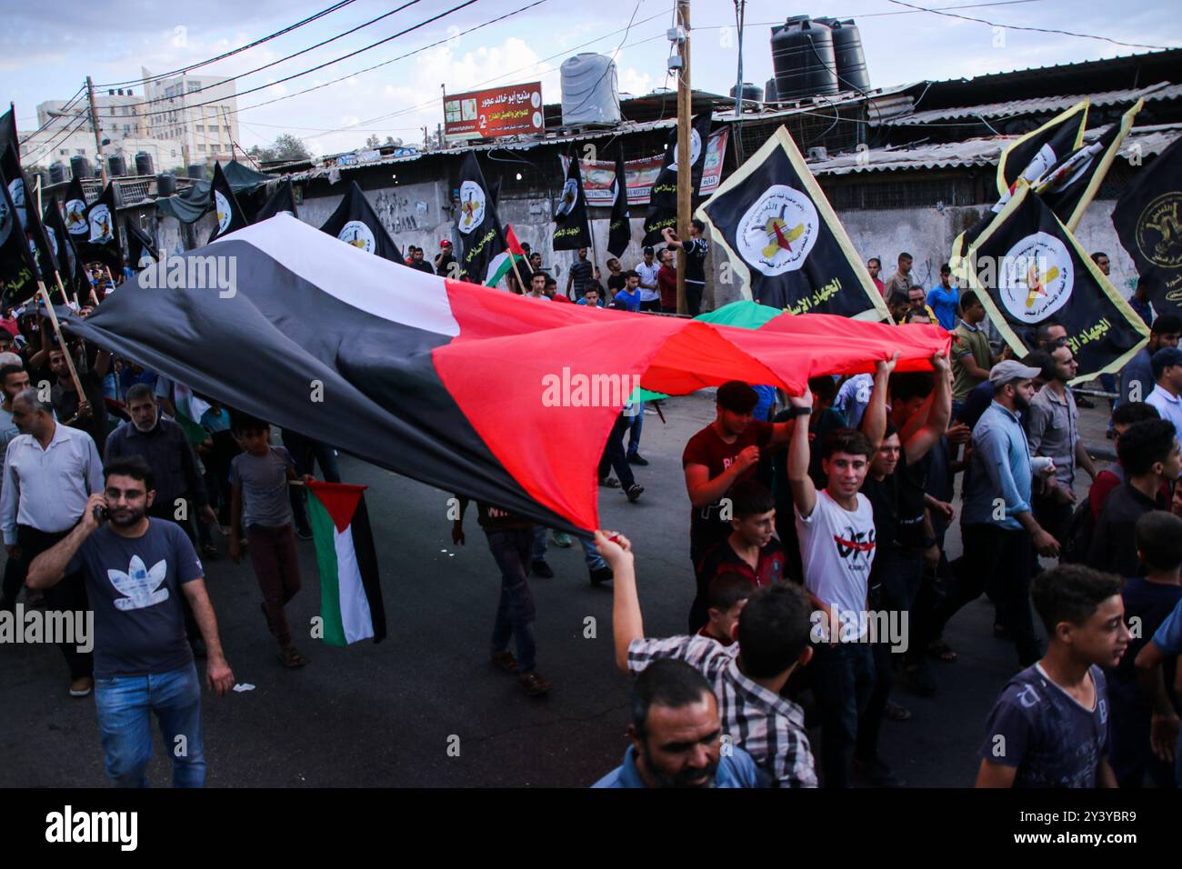 Gaza, Palestina. 5 ottobre 2019. Il movimento della Jihad islamica in Palestina celebra il 32° anniversario della sua fondazione a Gaza. All'evento hanno partecipato i sostenitori della Jihad Islamica palestinese (PIJ) e i membri delle brigate di al-Quds, l'ala armata della Jihad Islamica. Importanti membri della Jihad islamica, che sono stati assassinati da Israele, sono stati ricordati durante l'evento Foto Stock