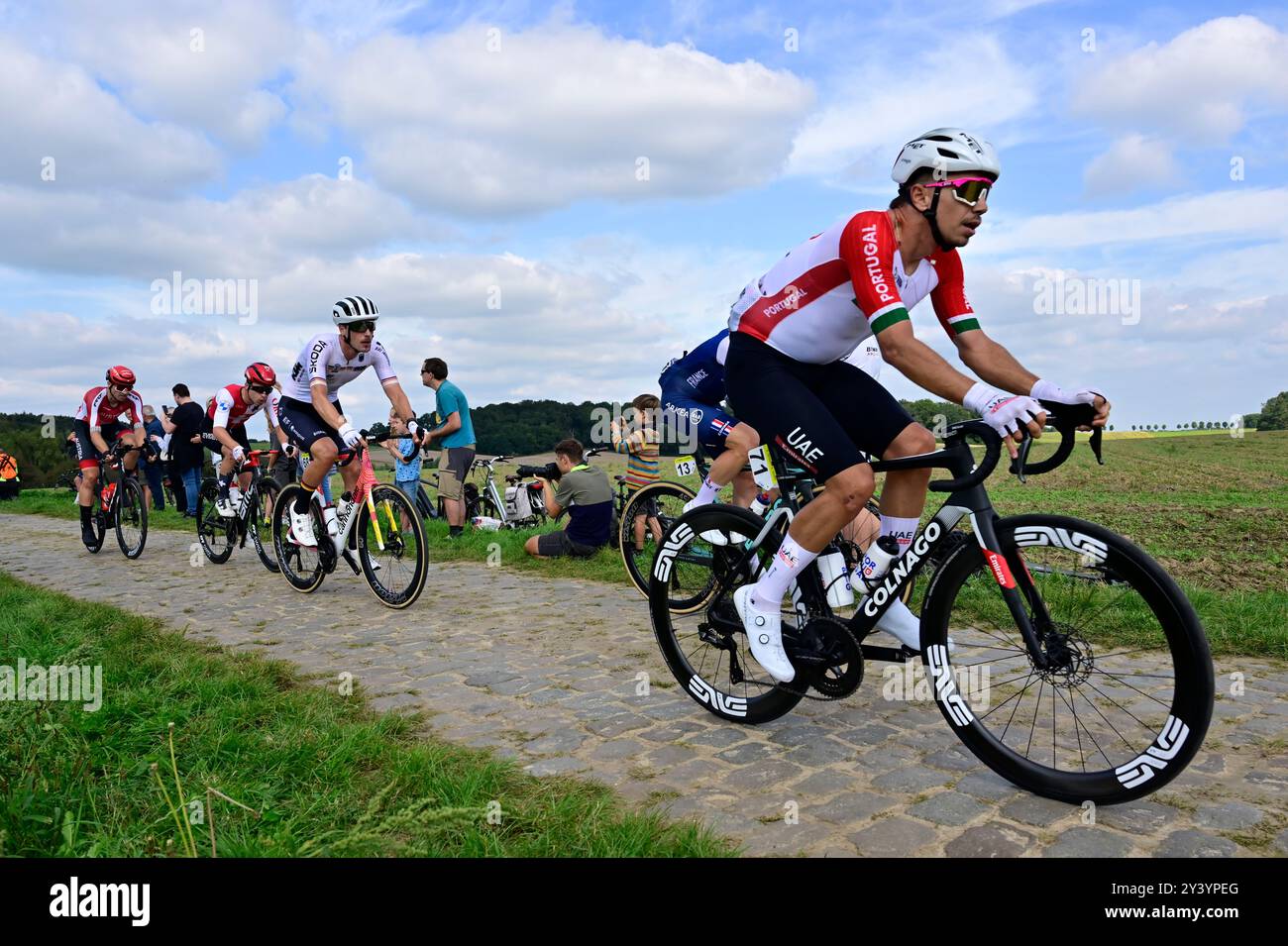 La prima fuga della Elite Road Race maschile al Campionato europeo 2024, a Hasselt, domenica 15 settembre 2024. I Campionati europei di ciclismo su strada 2024 si svolgeranno dall'11 al 15 settembre a Limburgo, in Belgio. BELGA FOTO DIRK WAEM Foto Stock