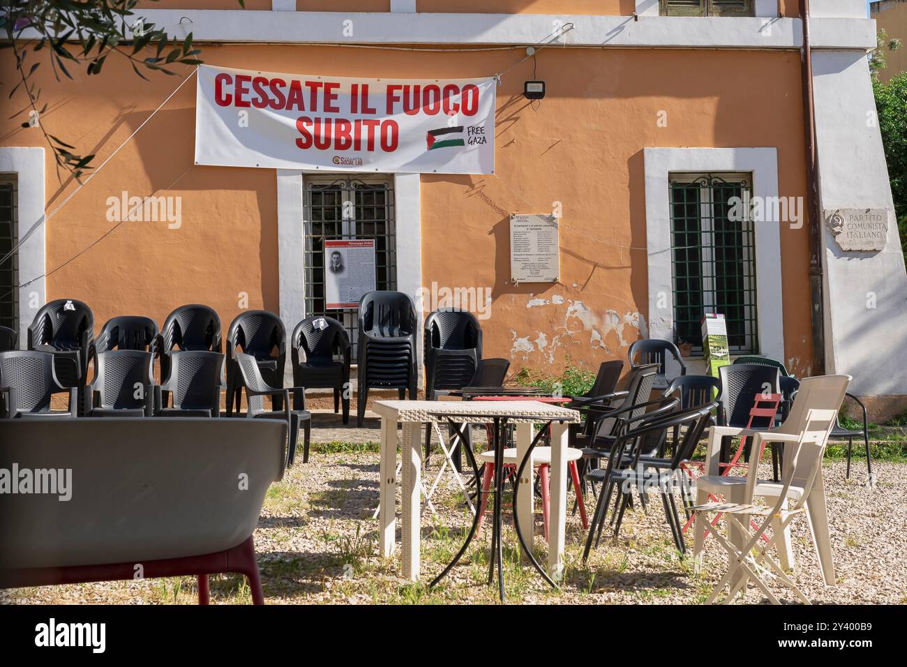 Guerra tra Israele e Palestina. Insegna pro-Palestina “cessate il fuoco ora - libera Gaza” in solidarietà con Gaza. Roma, Italia, Europa, Unione europea, UE Foto Stock