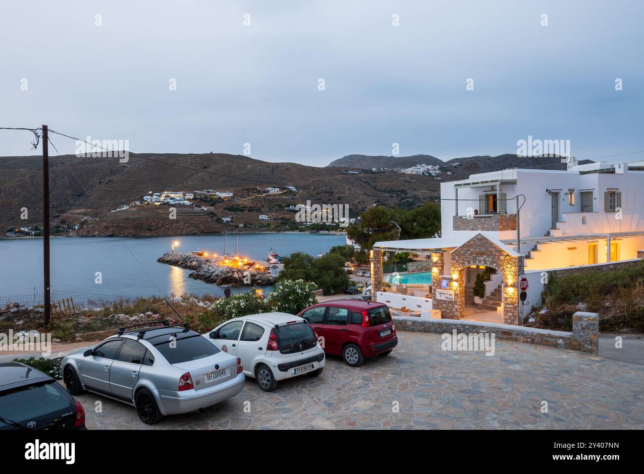 Amorgos, Grecia - 14 maggio 2024: Aegiali, un villaggio turistico sull'isola di Amorgos. Grecia Foto Stock