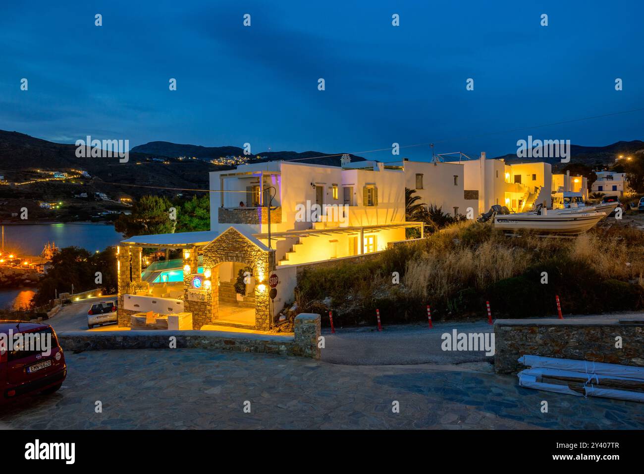 Amorgos, Grecia - 14 maggio 2024: Villaggio di Aegiali con tipica architettura delle Cicladi. Isola di Amorgos. Grecia Foto Stock