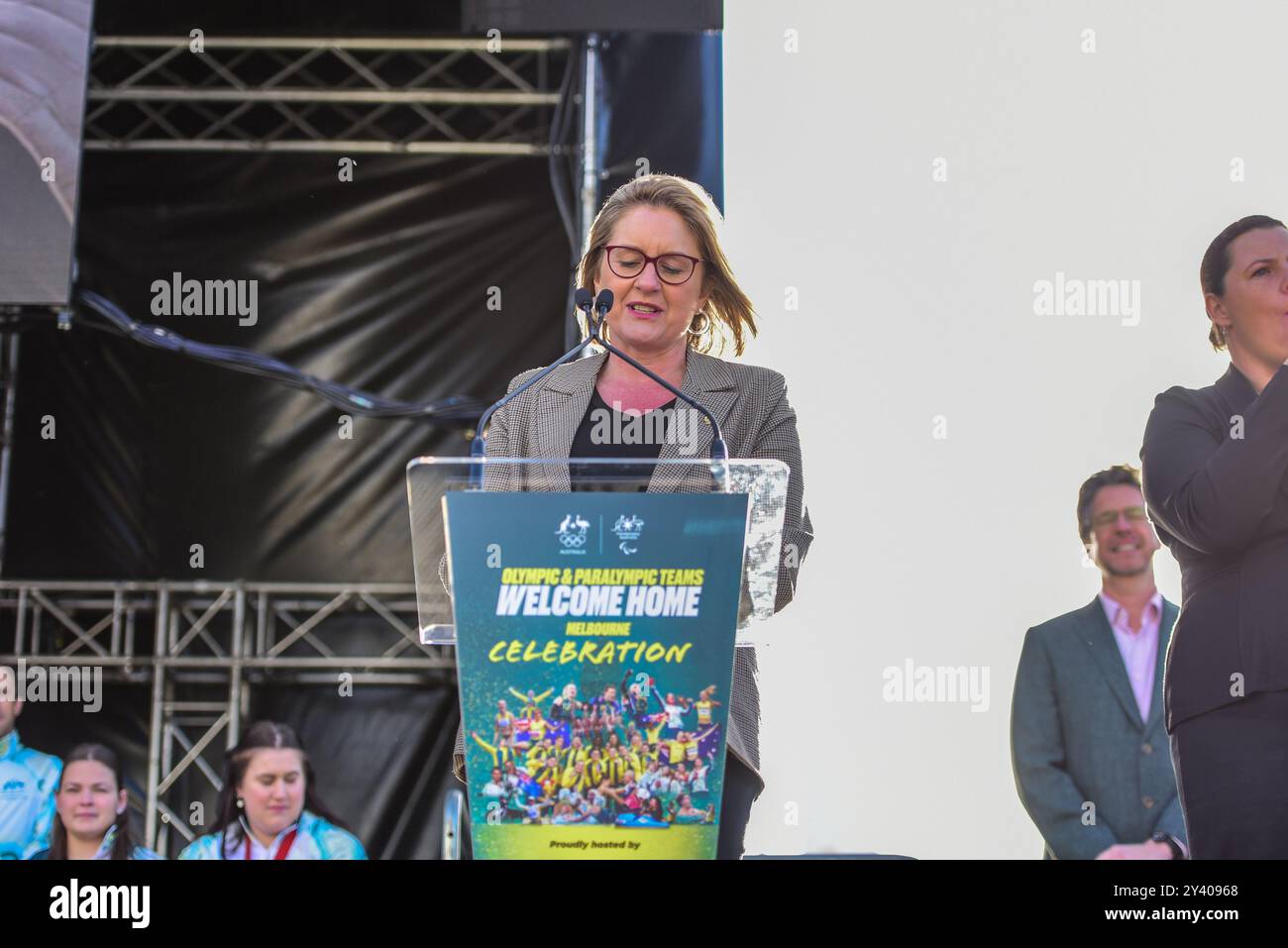 Melbourne, Australia. 14 settembre 2024. Il Premier di Victoria Jacinta Allan è visto parlare alla celebrazione del 'Welcome Home' delle squadre olimpiche e paralimpiche nel Melbourne Park Oval. Il governo vittoriano collabora con il Comitato Olimpico Australiano, le Paralimpiadi australiane e la città di Melbourne per ospitare un evento di ritorno per gli atleti australiani olimpici e paralimpici. Credito: SOPA Images Limited/Alamy Live News Foto Stock