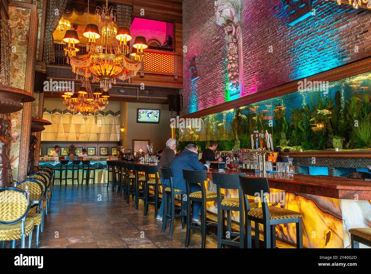 Hoboken, New Jersey, Stati Uniti, periferia, vista grandangolare, all'interno del bar locale, persone, uomini seduti al bar Foto Stock