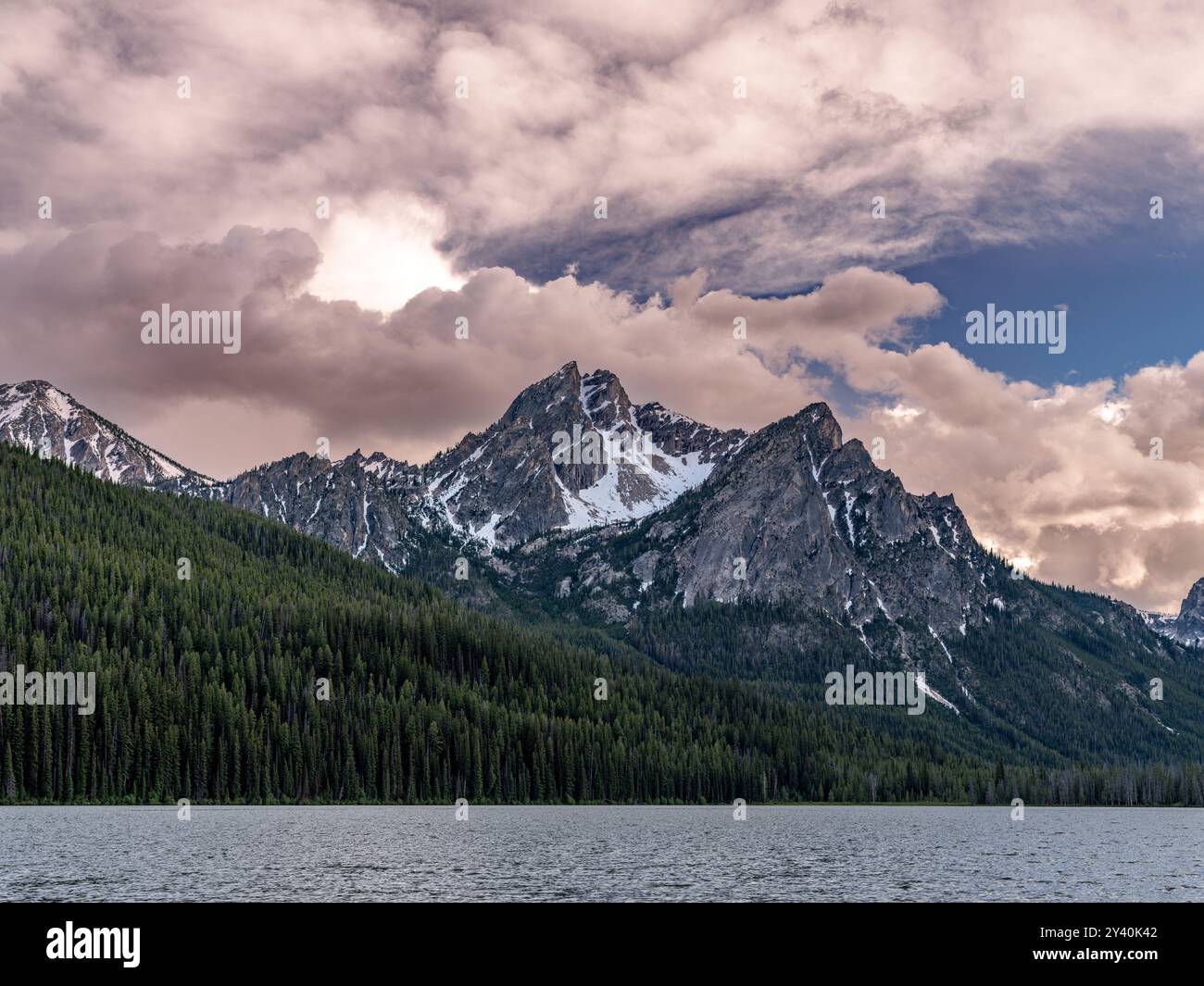 Tramonto sul lago Stanley e sulle montagne Sawtooth in Idaho Foto Stock