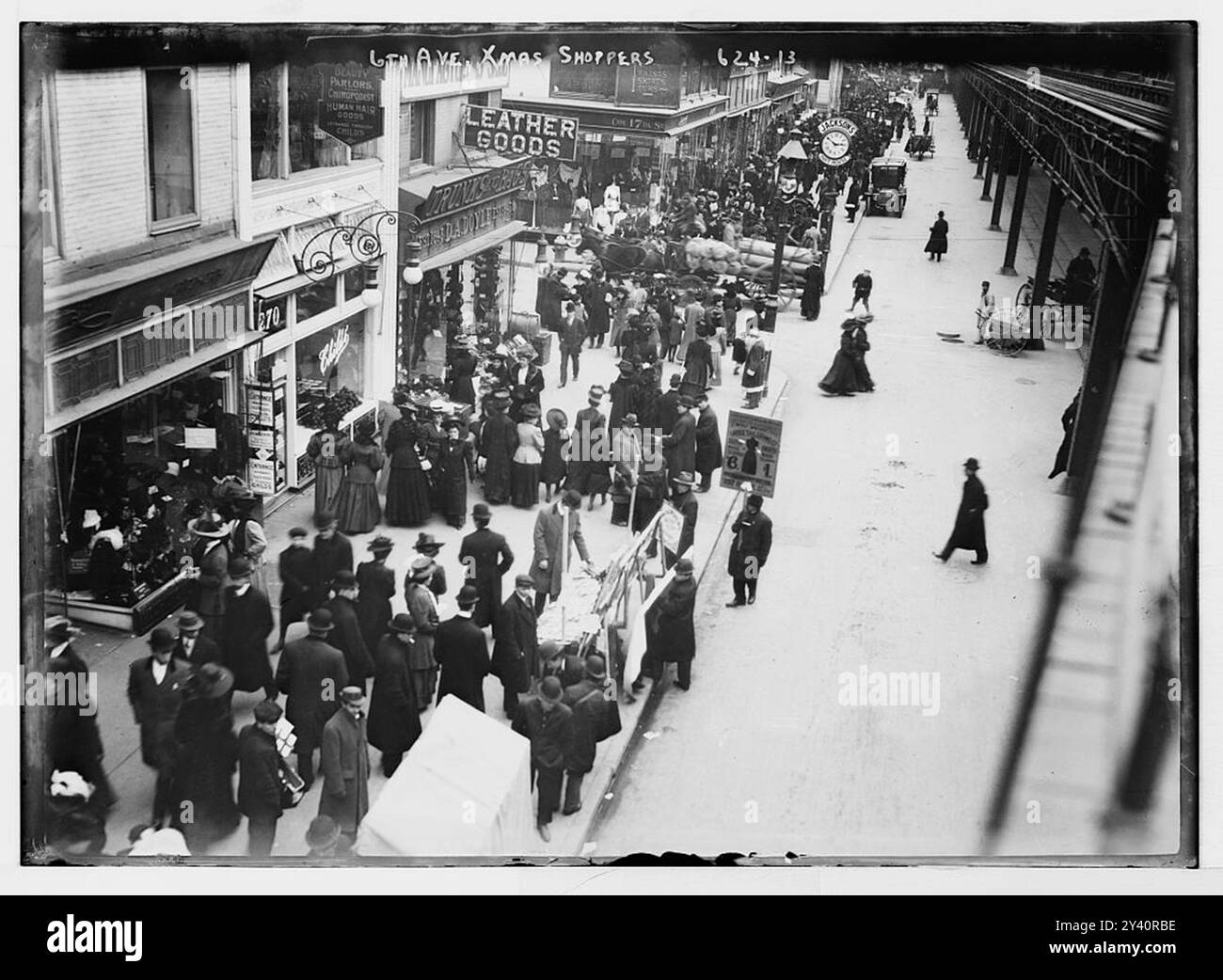 6th Ave., shopping natalizio [New York] Foto Stock