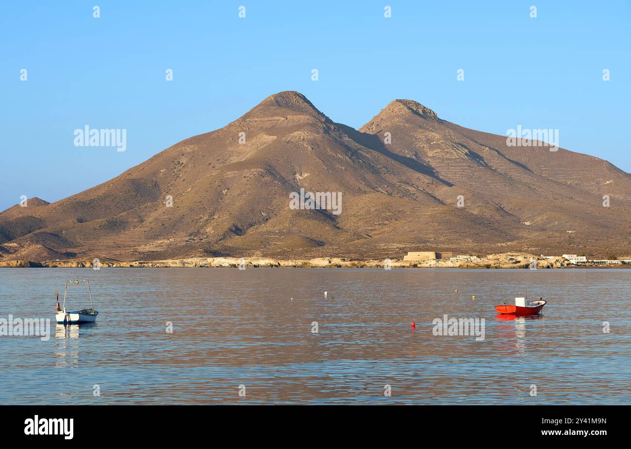 Vista di Los Escullos da la Isleta Foto Stock