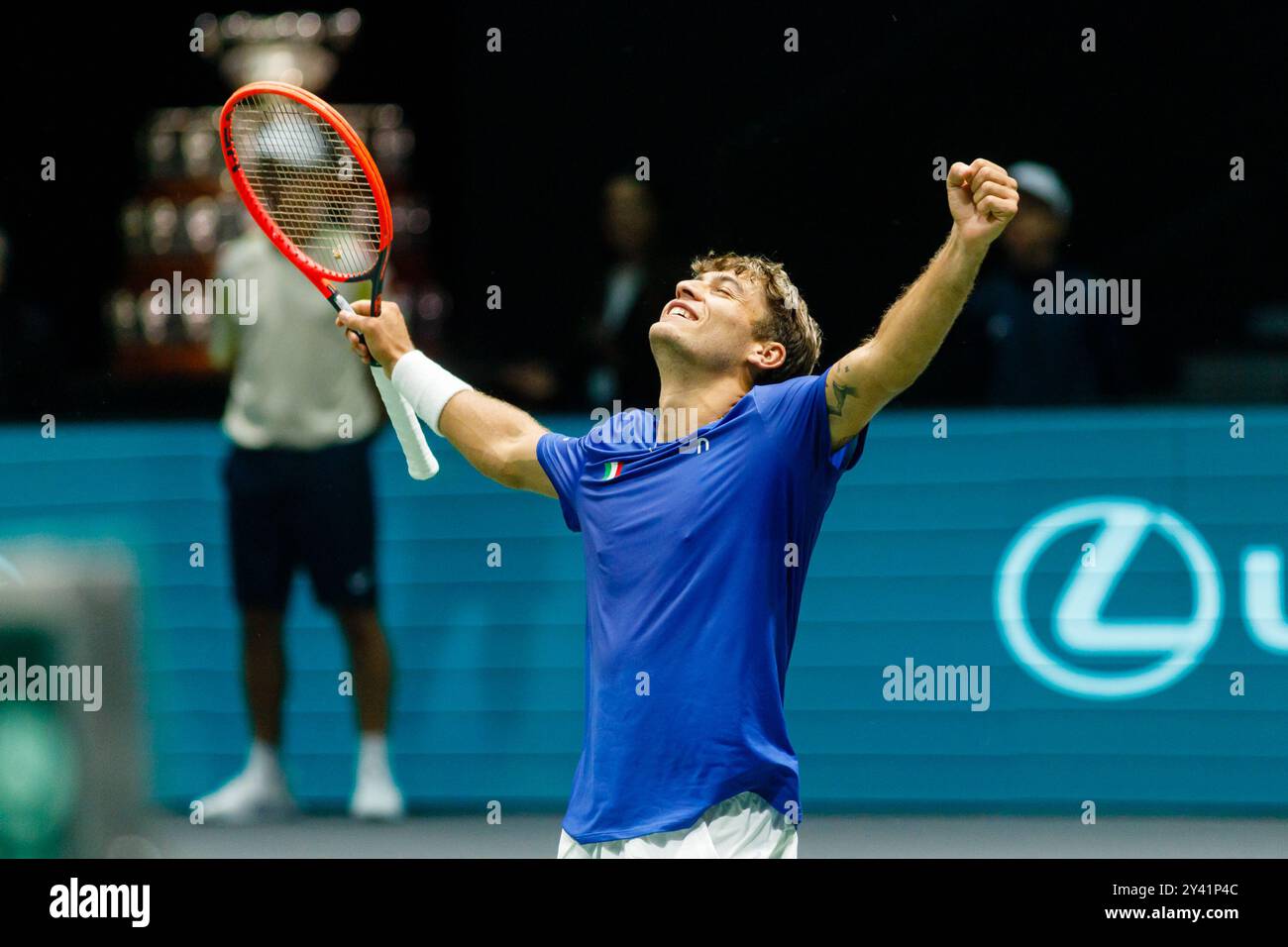 Bologna, Italia. 15 settembre 2024. Flavio Cobolli in azione contro Tallon Griekspoor olandese durante la fase a gironi delle finali di Coppa Davis 2024 Bologna tra Italia e Paesi Bassi all'Unipol Arena il 15 settembre 2024 a Bologna. Crediti: Massimiliano Donati/Alamy Live News Foto Stock