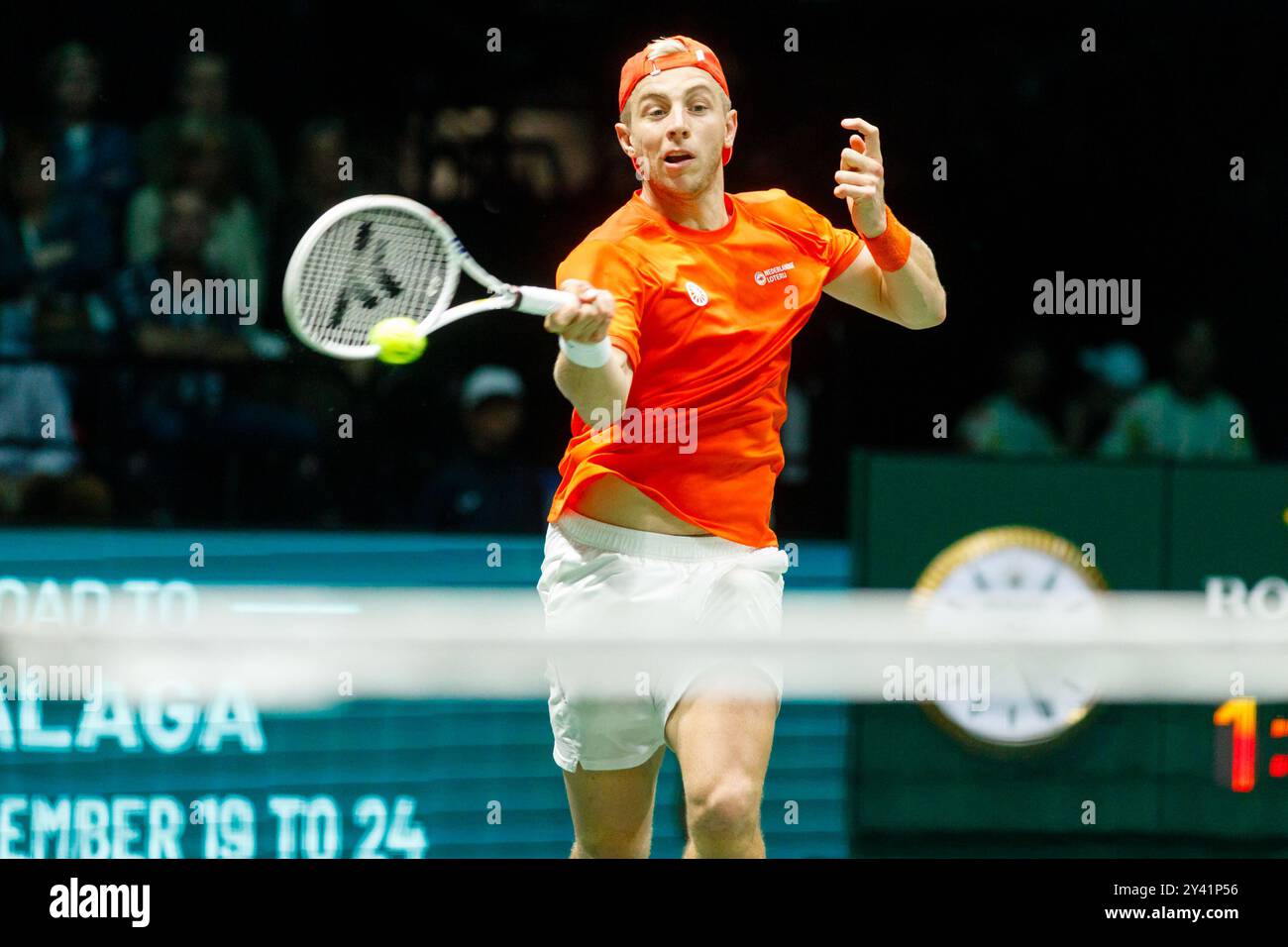 Bologna, Italia. 15 settembre 2024. Tallon Griekspoor dei Paesi Bassi in azione contro Flavio Cobolli dell'Italia durante la partita a gironi delle finali di Coppa Davis 2024 Bologna tra Italia e Paesi Bassi all'Unipol Arena il 15 settembre 2024 a Bologna. Crediti: Massimiliano Donati/Alamy Live News Foto Stock