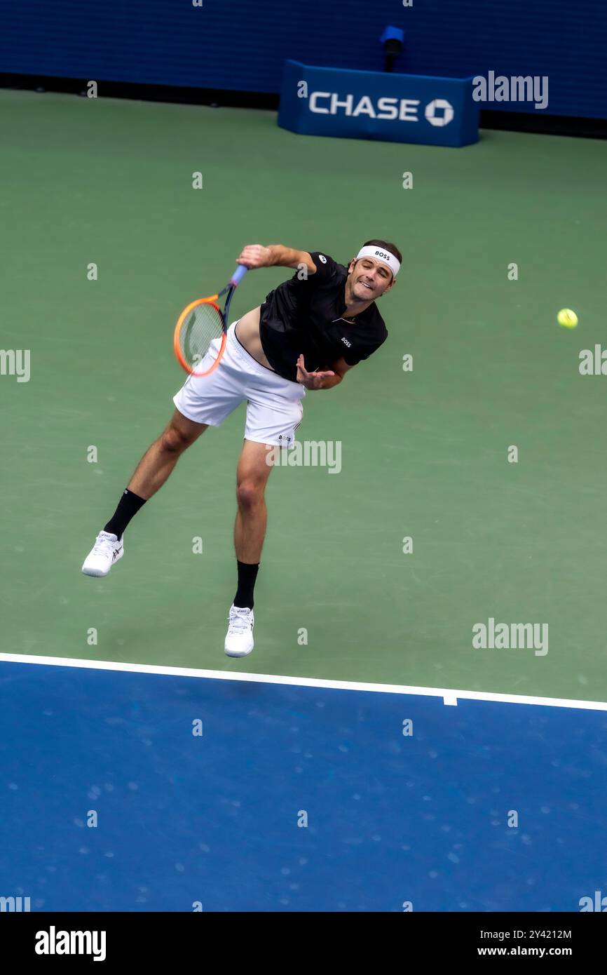 Taylor Fritz (USA) gareggia nelle finali di singolo maschile agli US Open di Tennis 2024. Foto Stock