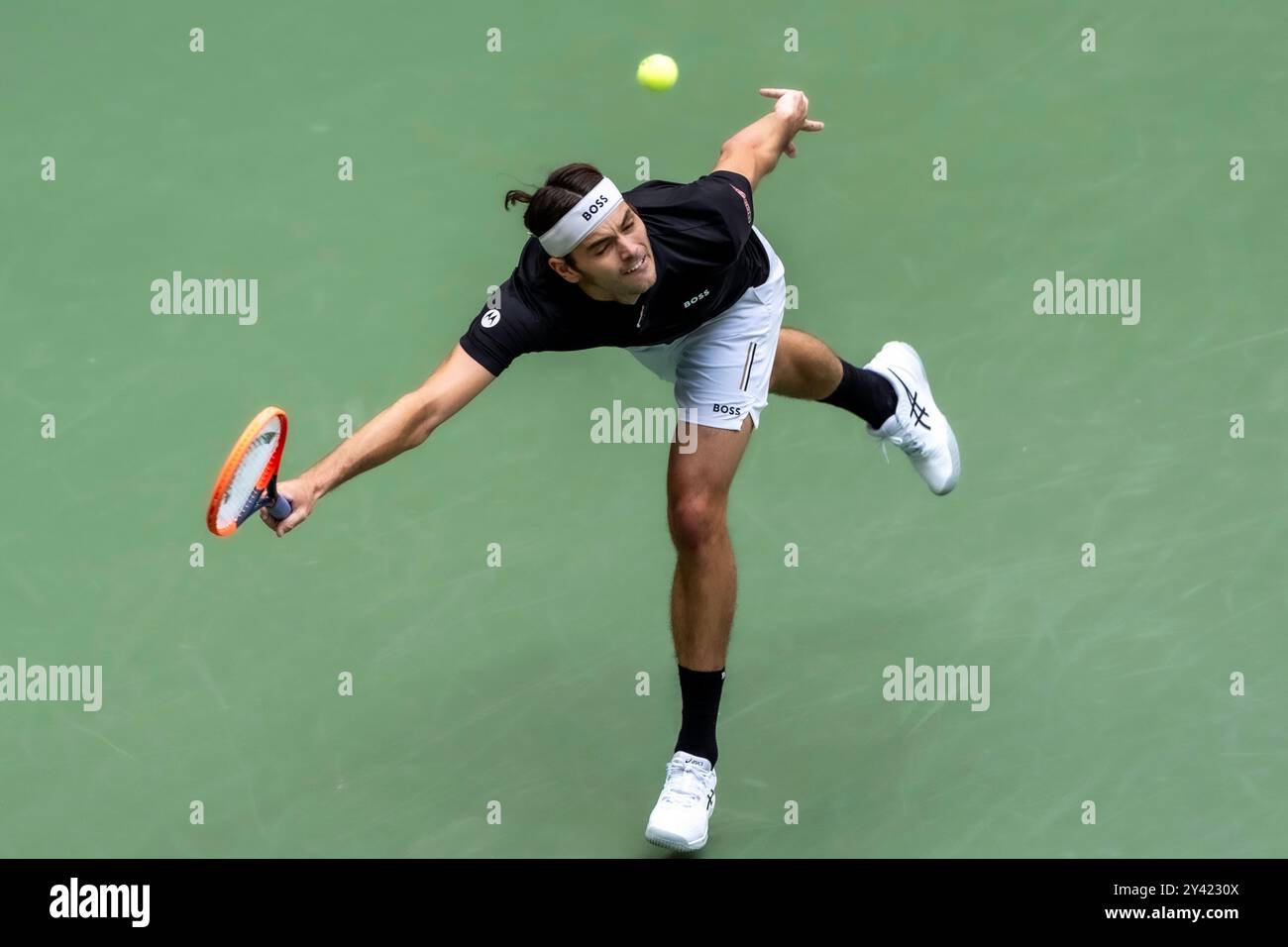 Taylor Fritz (USA) gareggia nelle finali di singolo maschile agli US Open di Tennis 2024. Foto Stock