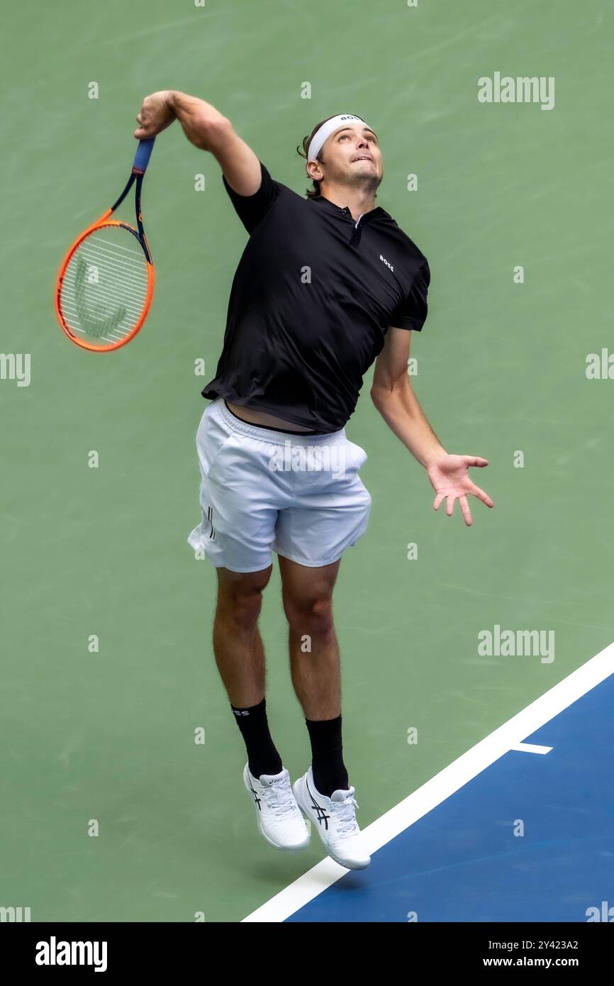 Taylor Fritz (USA) gareggia nelle finali di singolo maschile agli US Open di Tennis 2024. Foto Stock
