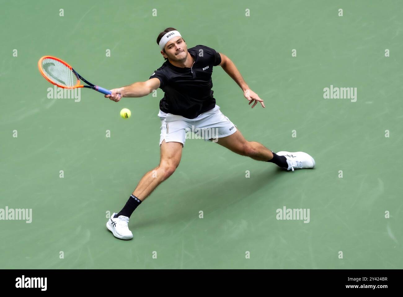Taylor Fritz (USA) gareggia nelle finali di singolo maschile agli US Open di Tennis 2024. Foto Stock