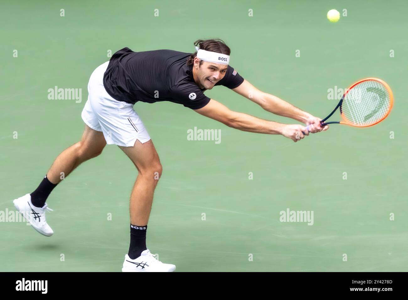 Taylor Fritz (USA) gareggia nelle finali di singolo maschile agli US Open di Tennis 2024. Foto Stock