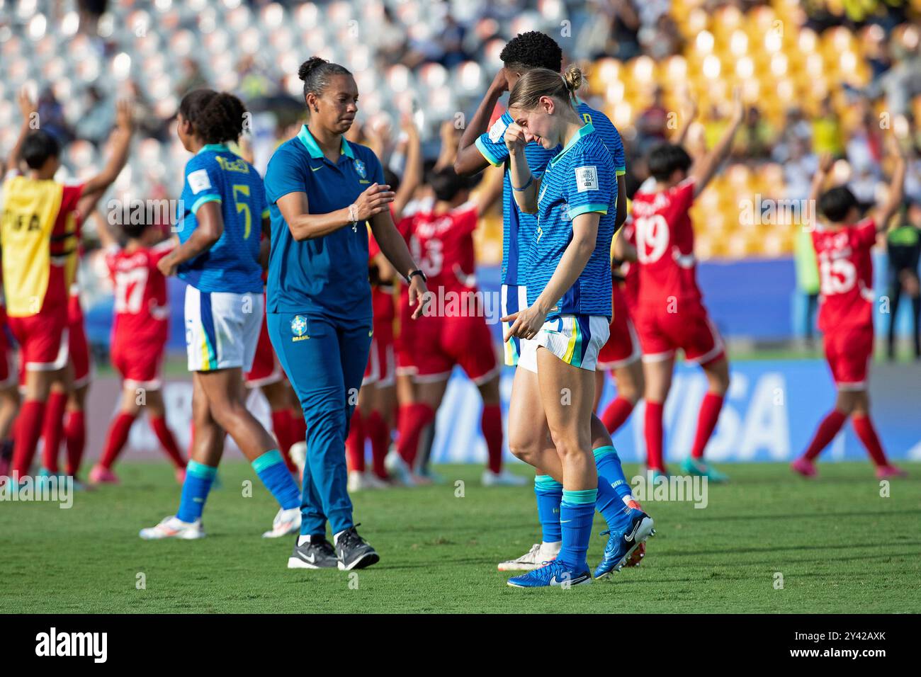 Medelin, Colombia. 15 settembre 2024. Guta Franke, Carlinha, Rosana Augusto capo allenatore del Brasile, lamenta la sconfitta 0-1 dopo il turno di 16 partite della Coppa del mondo femminile FIFA U-20 Colombia 2024 tra Brasile e Corea del Nord, allo stadio Atanasio Girardot, a Medelin il 15 settembre 2024. Foto: Jose Pino/DiaEsportivo/Alamy Live News crediti: DiaEsportivo/Alamy Live News Foto Stock