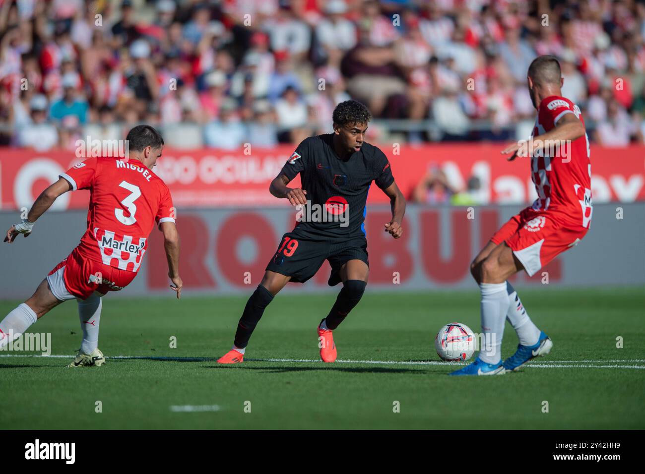 GIRONA FC vs FC BARCELONA Montilivi Municipal Stadium. Girona. Set 15,2024 GIRONA FC-FC BARCELONA Set 15,2024 Lamine Yamal 19 del FC Barcelona durante la partita tra Girona FC e FC Barcelona corrispondente al quinto giorno della Liga EA Sports al Montilivi Municipal Stadium di Girona, Spagna. Girona ESP Copyright: XS.xRosx Foto Stock