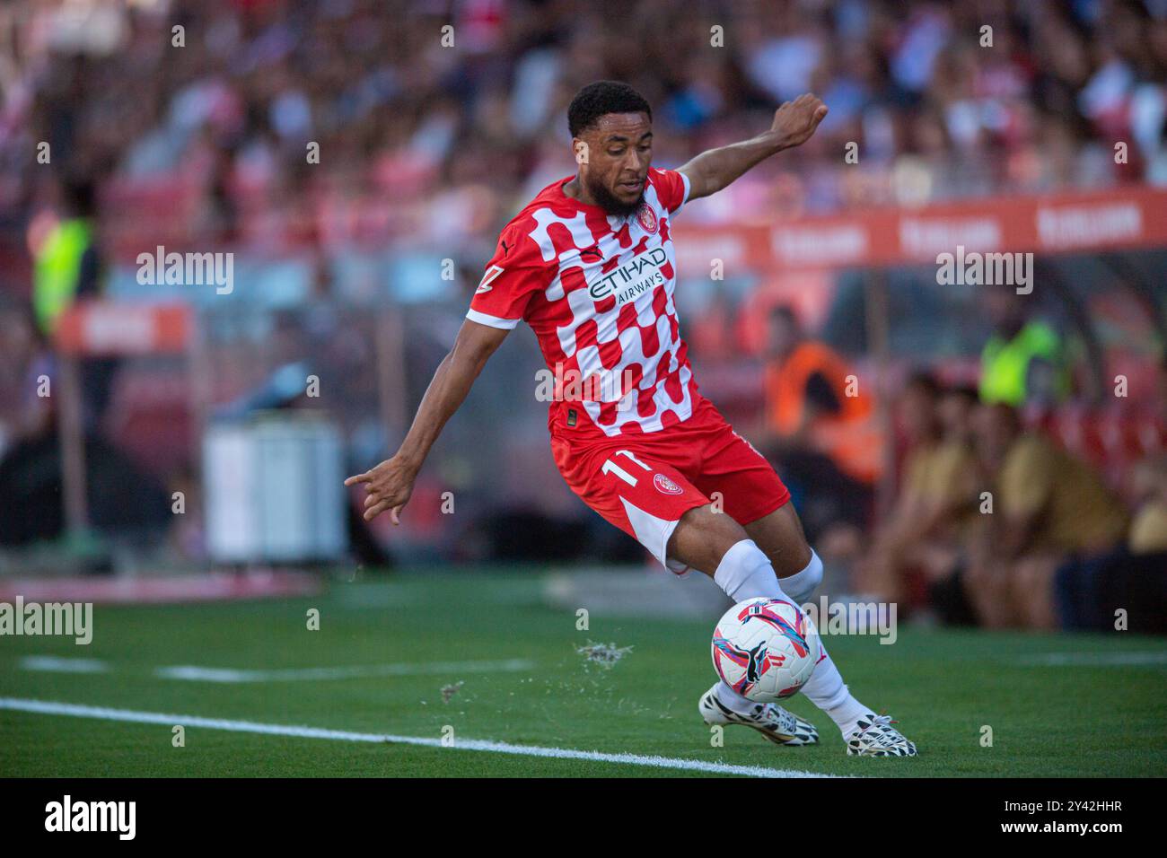 GIRONA FC vs FC BARCELONA Montilivi Municipal Stadium. Girona. 15,2024 settembre GIRONA FC-FC BARCELONA 15,2024 settembre Danjuma 11 di Girona FCdurante la partita tra Girona FC e FC Barcelona corrispondente alla quinta giornata di la Liga EA Sports allo Stadio Municipale di Montilivi a Girona, Spagna. Girona ESP Copyright: XS.xRosx Foto Stock