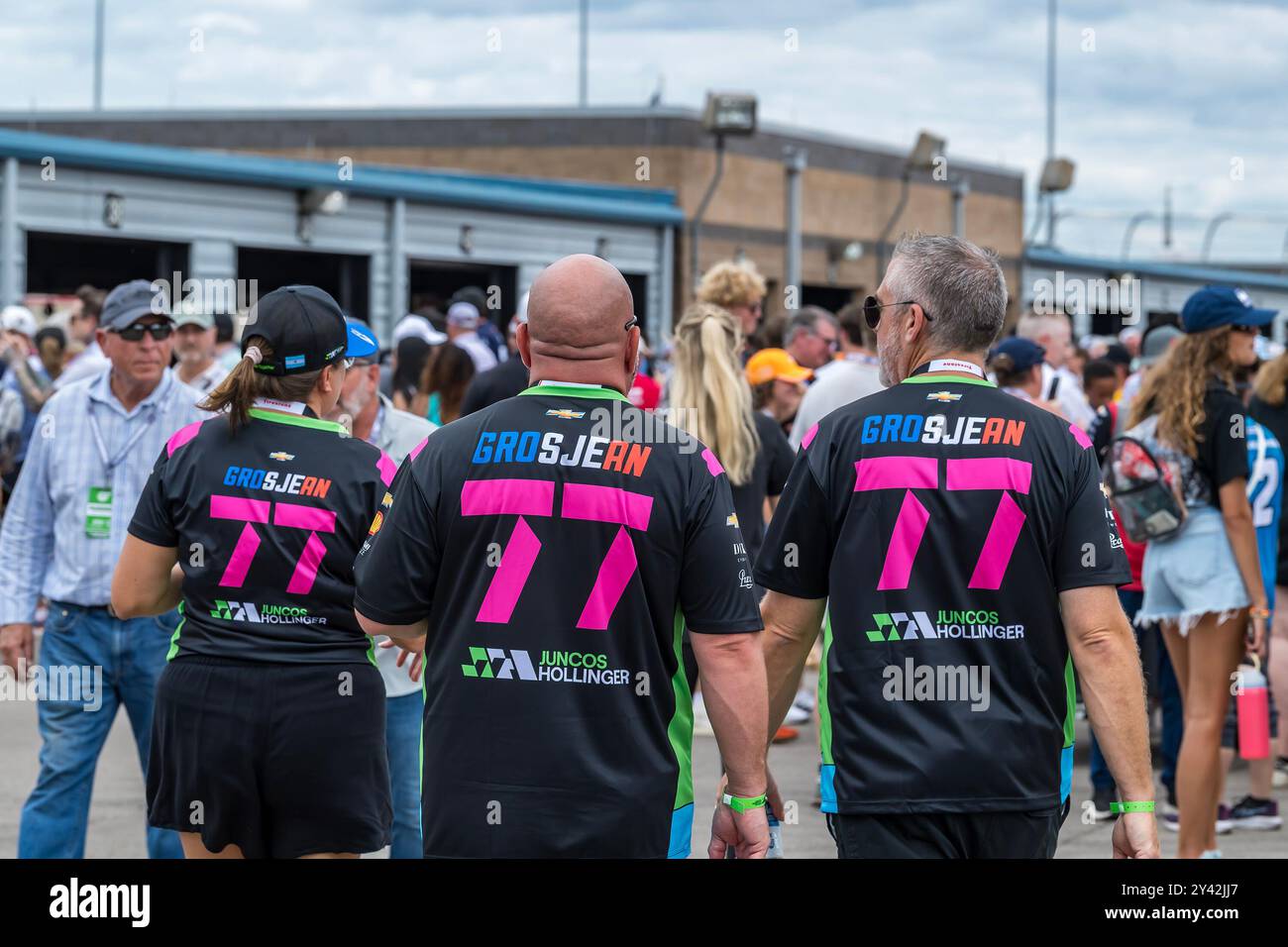 Libano, Tn, Stati Uniti. 15 settembre 2024. I fan guardano i loro piloti preferiti gareggiare al Nashville Superspeedway, nel Big Machine Music City Grand Prix presentato da Gainbridge. Un evento esilarante che mette in mostra azione e abilità ad alta velocità nel cuore di Lebanon, Tennessee. (Credit Image: © Walter G. Arce Sr./ASP via ZUMA Press Wire) SOLO PER USO EDITORIALE! Non per USO commerciale! Crediti: ZUMA Press, Inc./Alamy Live News Foto Stock