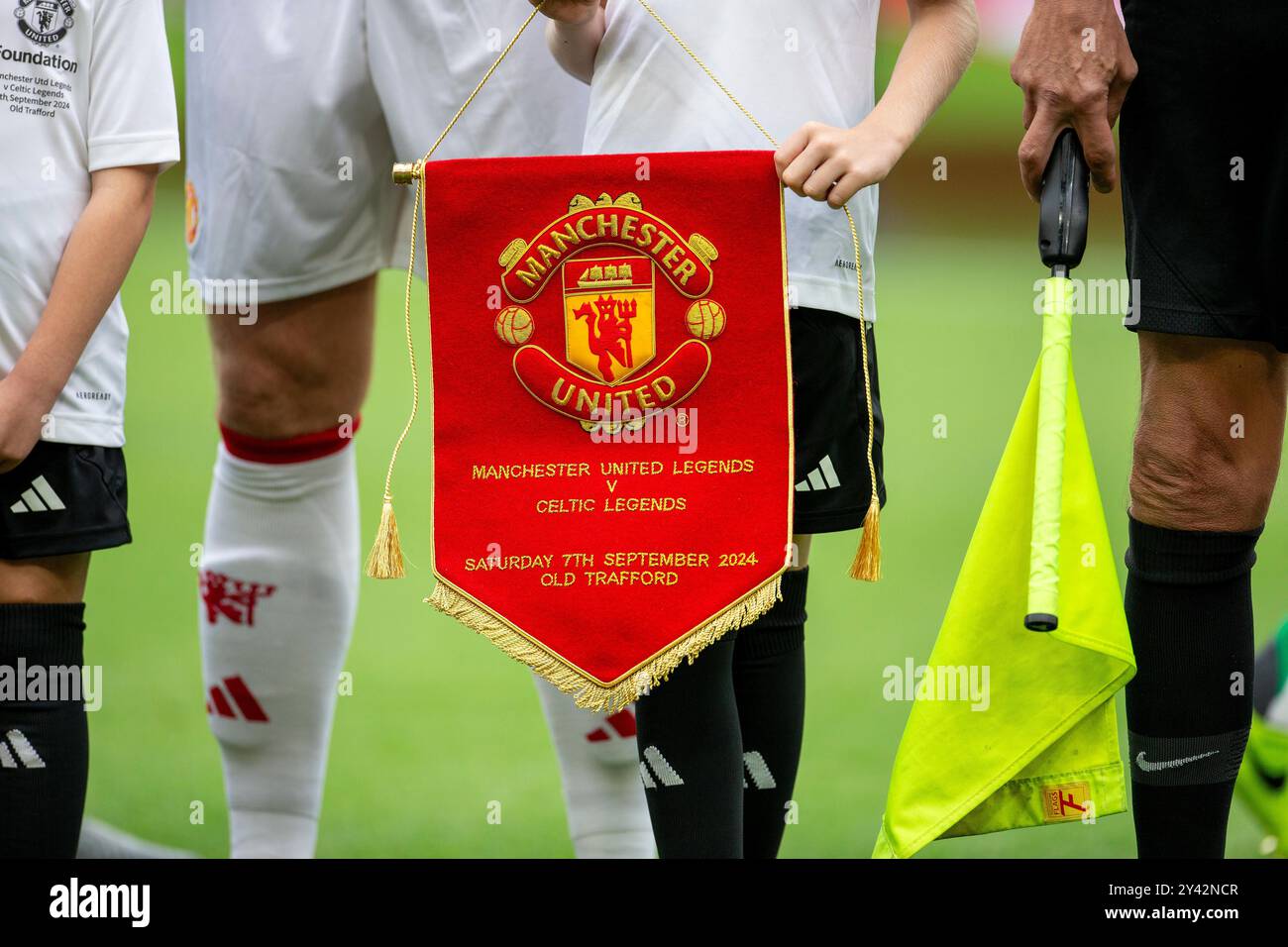 Old Trafford, Manchester, Regno Unito. 7 settembre 2024. Charity Friendly Football, Manchester United Legends contro Celtic Legends; credito per pennant pre-partita: Action Plus Sports/Alamy Live News Foto Stock