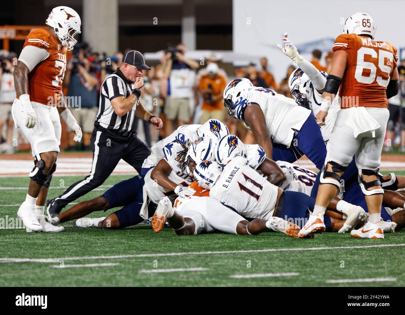 Austin, Stati Uniti. 14 settembre 2024. L'UTSA gioca a UT ad Austin, Texas, il 14 settembre 2024. (Foto di: Stephanie Tacy/Sipa USA) credito: SIPA USA/Alamy Live News Foto Stock