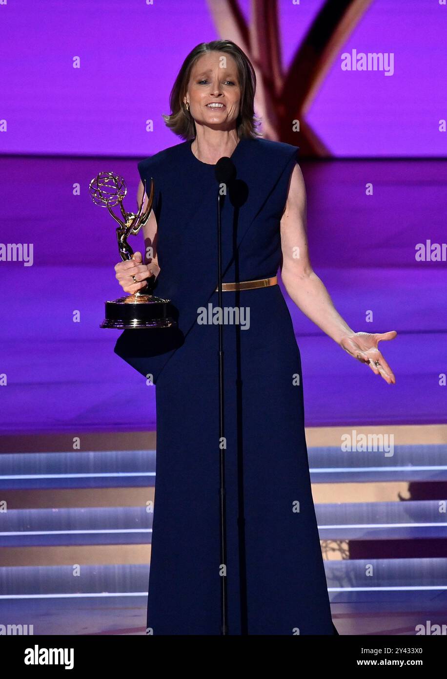 Los Angeles, Stati Uniti. 15 settembre 2024. Jodie Foster accetta il premio Outstanding Lead Actress in a Limited o Anthology Series o Movie per "True Detective" sul palco durante il 76° Primetime Emmy Awards al Peacock Theater di Los Angeles domenica 15 settembre 2024. Foto di Jim Ruymen. Crediti: UPI/Alamy Live News Foto Stock
