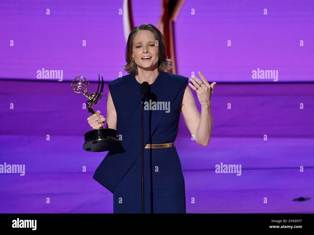 Los Angeles, Stati Uniti. 15 settembre 2024. Jodie Foster accetta il premio Outstanding Lead Actress in a Limited o Anthology Series o Movie per "True Detective" sul palco durante il 76° Primetime Emmy Awards al Peacock Theater di Los Angeles domenica 15 settembre 2024. Foto di Jim Ruymen. Crediti: UPI/Alamy Live News Foto Stock
