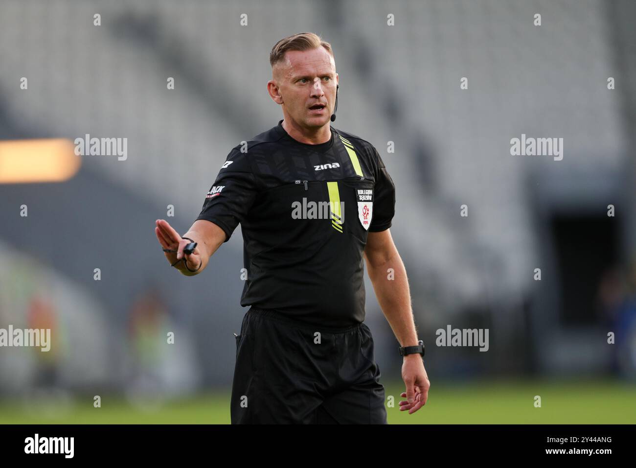 Cracovia, Polonia. 14 settembre 2024. L'arbitro polacco Piotr Lasyk visto in azione durante la partita di calcio PKO BP Ekstraklasa 2024/2025 tra Cracovia Cracovia e Pogon Szczecin allo stadio Cracovia. Punteggio finale; Cracovia Cracovia 2:1 Pogon Szczecin. Credito: SOPA Images Limited/Alamy Live News Foto Stock