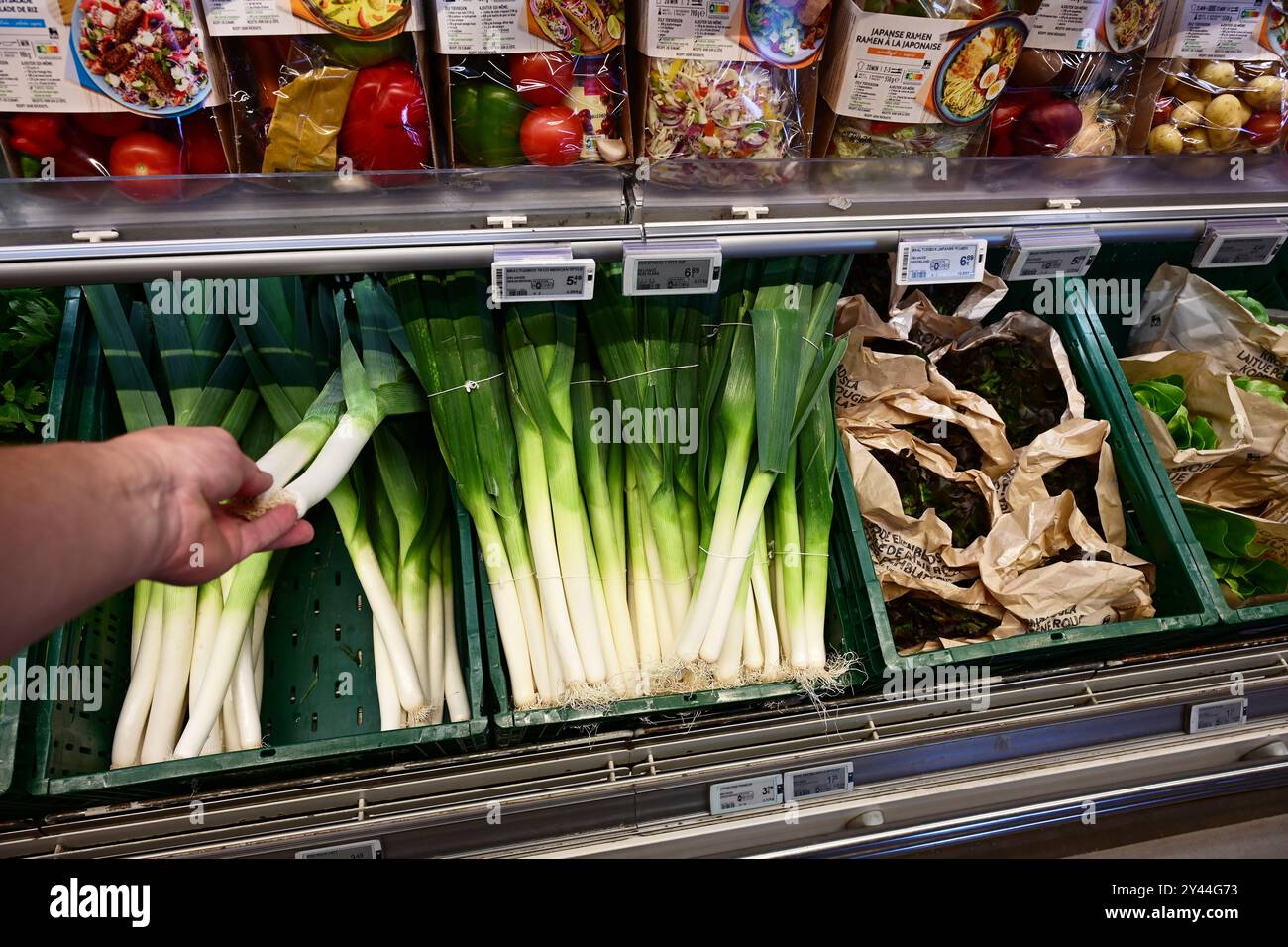 Verdure in un supermercato Foto Stock