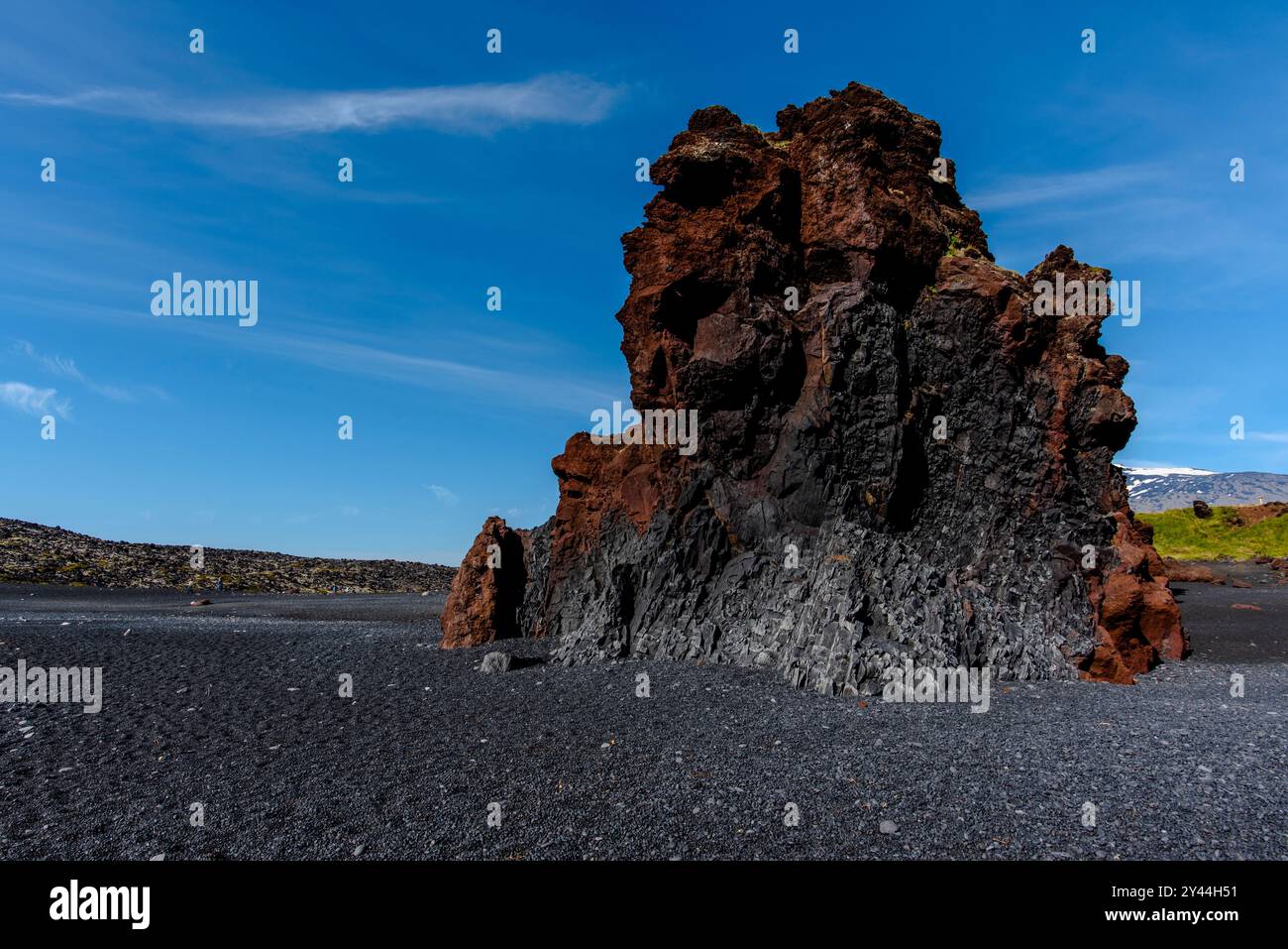 Bastioni di roccia lavica sulla spiaggia nera di Djupalon sulla penisola di Snaefellsnes in Islanda Foto Stock