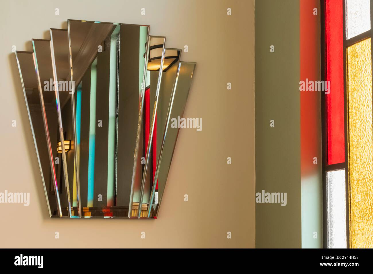 Inghilterra, Kent, Whitstable, The Peter Cushing Wetherspoon Pub, Art Deco Wall Mirror Foto Stock