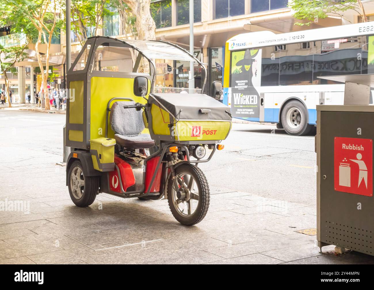 BRISBANE, QUEENSLAND, AUSTRALIA. 21 agosto 2024. I veicoli elettrici a tre ruote delle poste australiane (eDVs) possono trasportare oltre 100 piccoli pacchi. Foto Stock