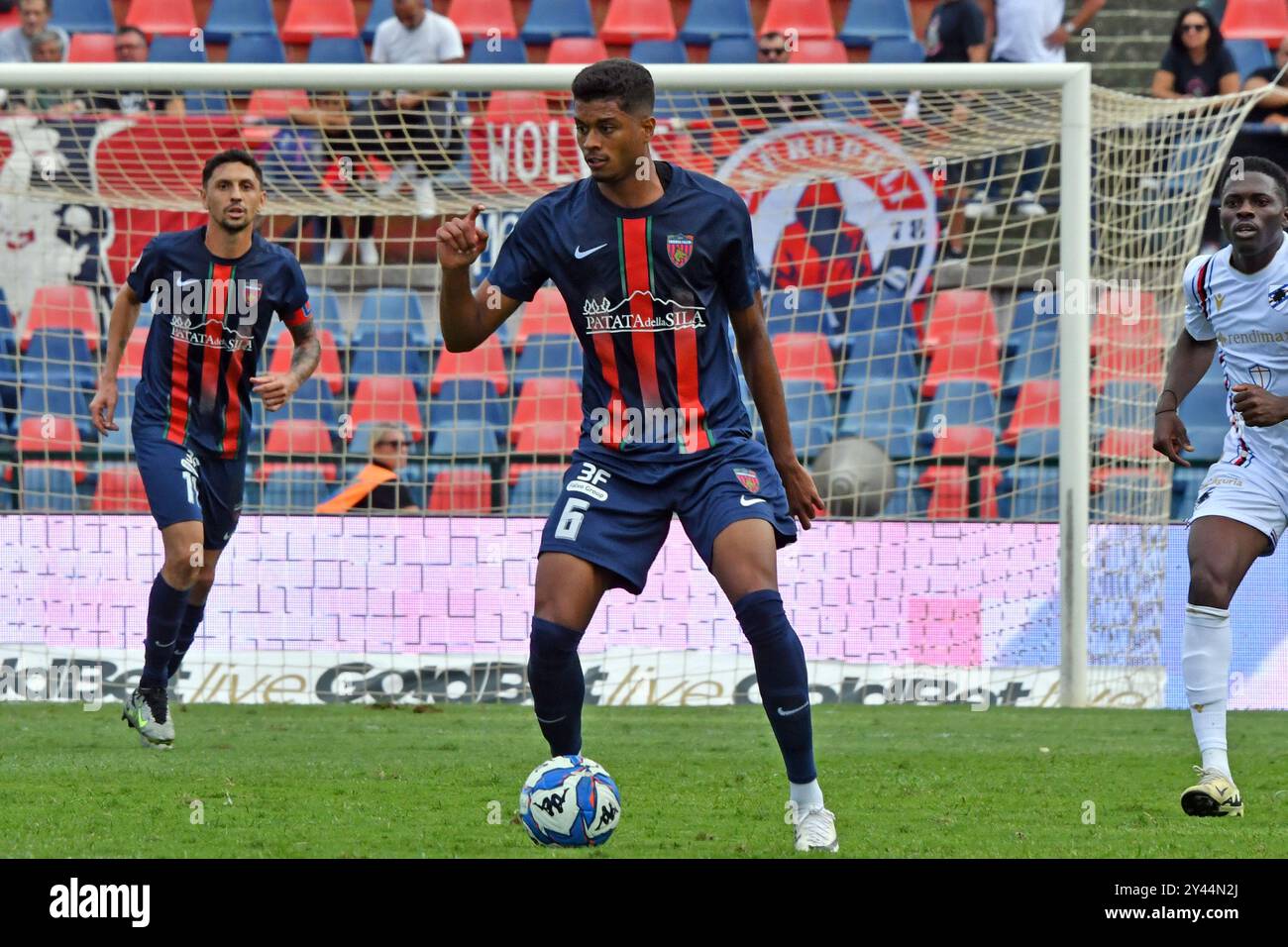 Charlys durante la partita italiana di serie BKT tra Cosenza calcio e UC Sampdoria il 15 settembre 2024 allo stadio San Vito-Marulla di Cosenza Foto Stock