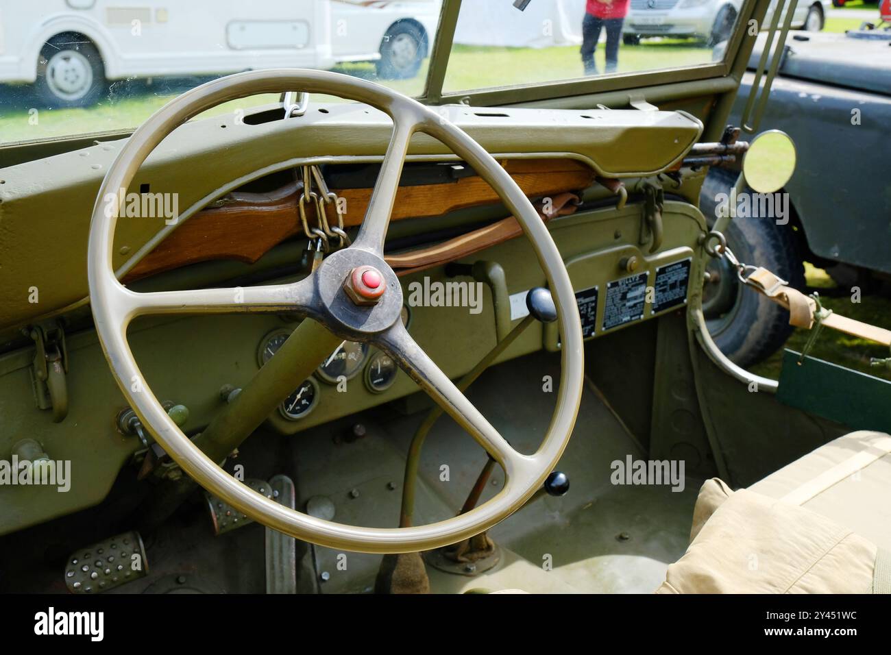 Volante e cruscotto di una Jeep Willys degli anni '1940 - John Gollop Foto Stock