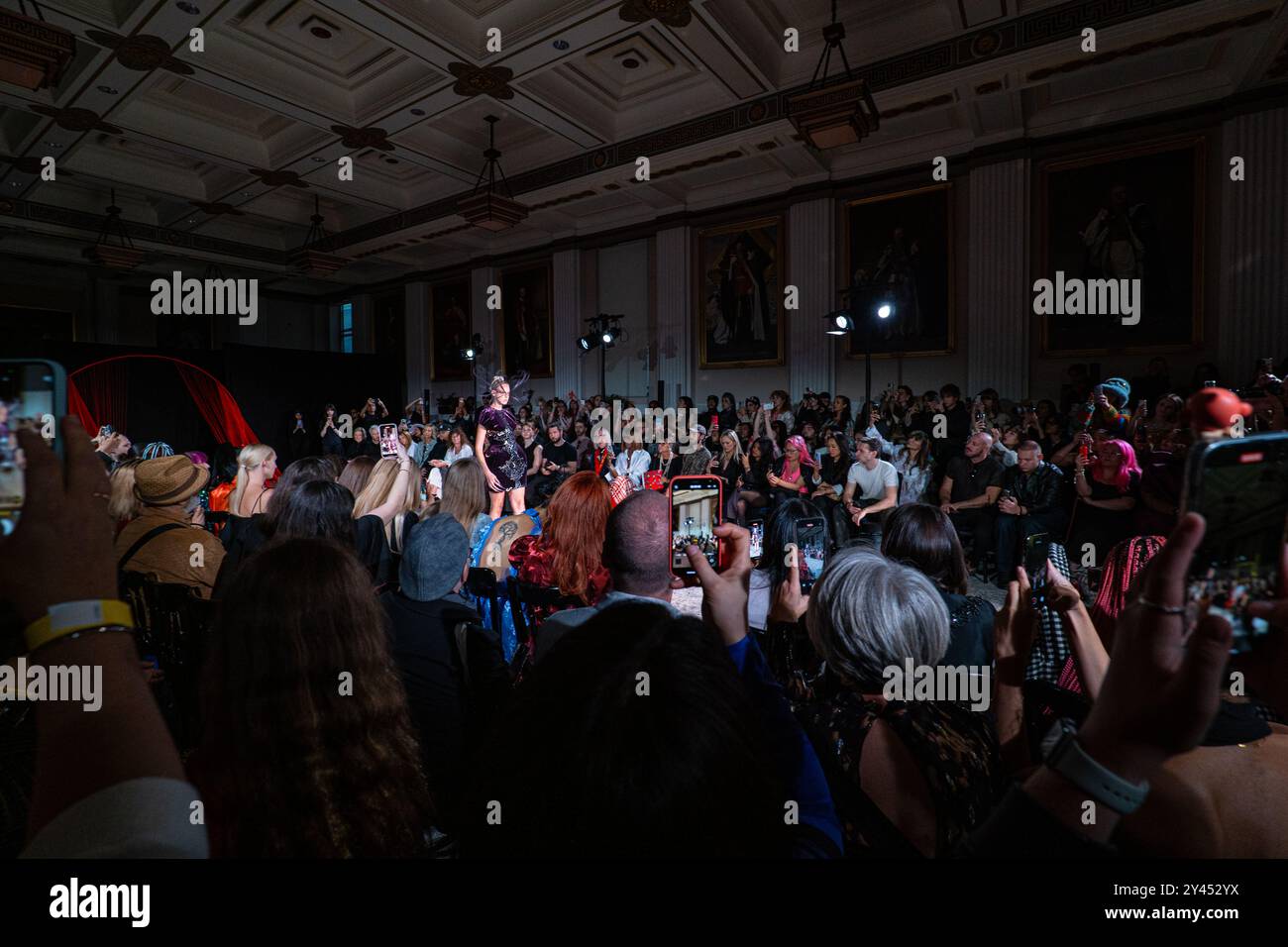 Karina Bond Show durante la London Fashion Week, 14 settembre 2024 Foto Stock