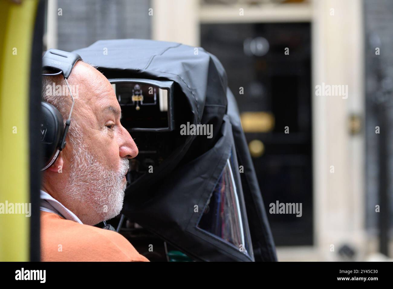 Londra, Regno Unito. Cameraman televisivo a Downing Street Foto Stock