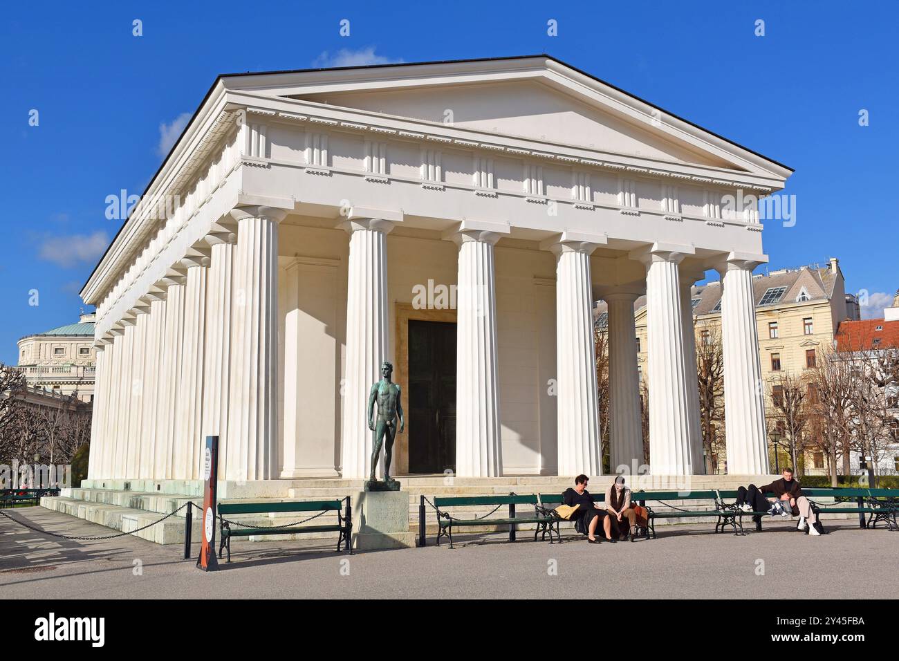 Il Tempio di Teseo, un bellissimo edificio rinascimentale greco, di ordine dorico, peripterale, 6 colonne by10, costruito nel 1819-23, architetto Peter von Nobile, Foto Stock