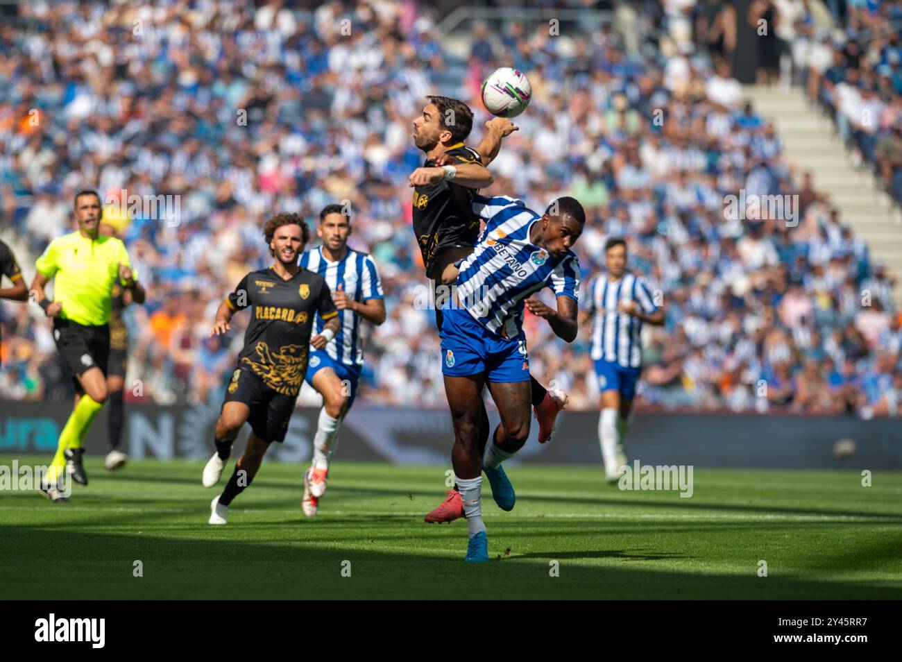Otávio azione durante la partita tra FC Porto e SC Farense a Estádio do Dragão, Porto Foto Stock