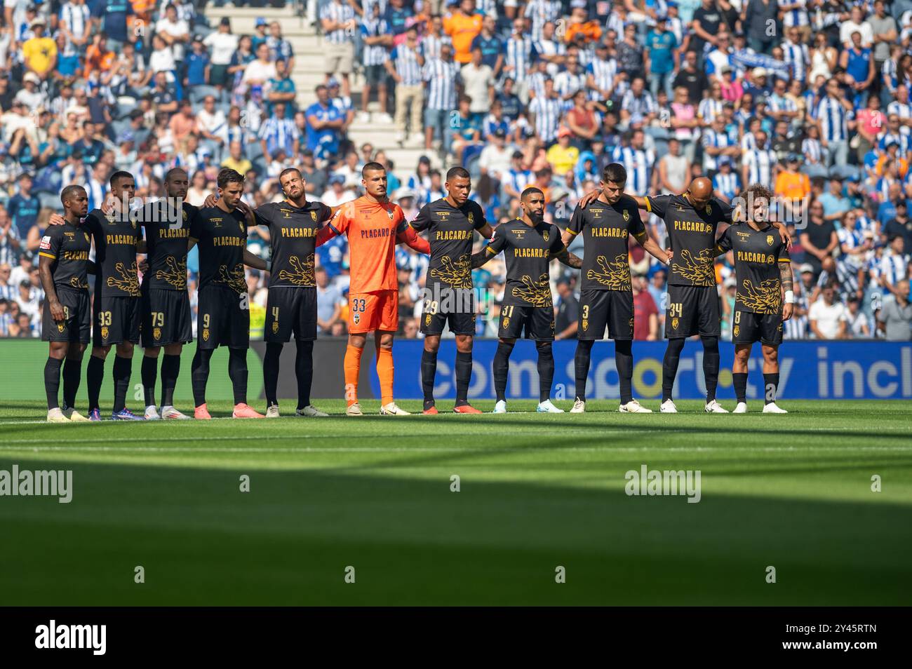 Minuto di silenzio durante la partita tra FC Porto e SC Farense a Estádio do Dragão, Porto Foto Stock