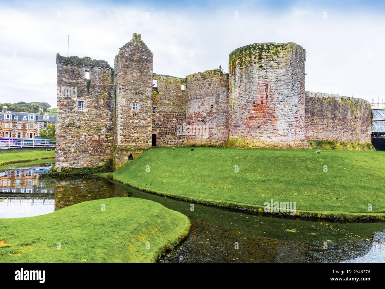 Il castello di Rothesay è un castello in rovina a Rothesay, la città principale sull'isola di Bute, nella Scozia occidentale. Foto Stock