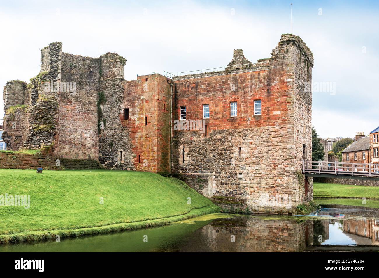 Il castello di Rothesay è un castello in rovina a Rothesay, la città principale sull'isola di Bute, nella Scozia occidentale. Foto Stock
