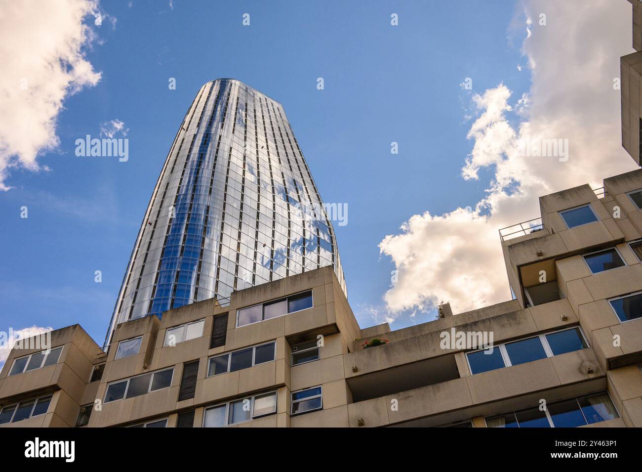 Londra, Regno Unito. Un Blackfriars (The Vase / The Boomerang) al No. 1 Blackfriars Road a Bankside, torre di 50 piani alta 166,3 m (546 piedi) Foto Stock
